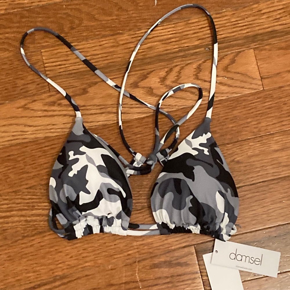 ZUMIEZ BLACK CAMO TRIANGLE BIKINI TOP 🖤